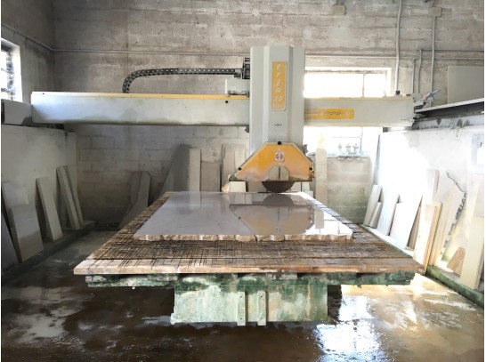 Used bridge saw for sale Gmm Tria 39 - Frontal view