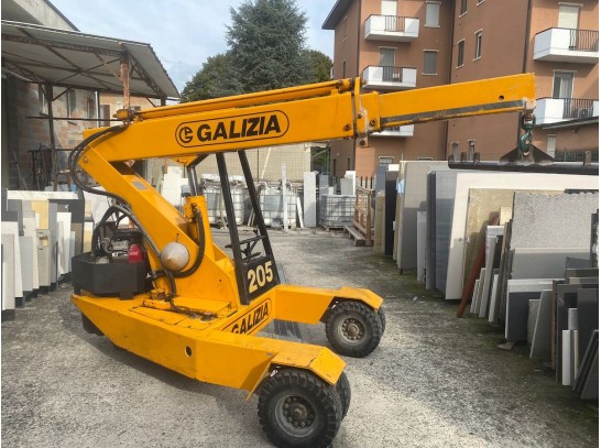 Used self-propelled crane Galizia 205 capacity 5.000 Kg - Side view